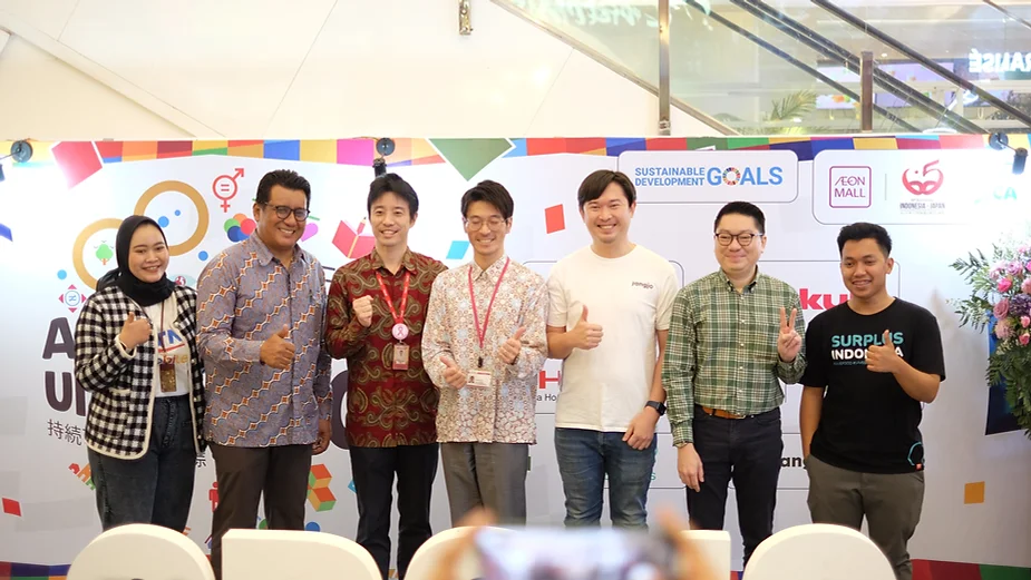 Surplus, sebagai green tech startup dan food rescue app pertama di Indonesia bersama dengan AEON Mall bersatu dan berkolaborasi pada event “Aksi Bersama Untuk SDGs”. Event yang berlangsung di West Atrium